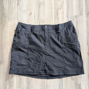 Duluth Trading Co. Dry on the Fly Skort Grey, 24W (B7)